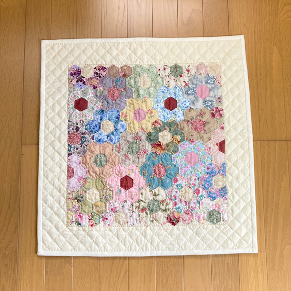 ヘキサゴンのパッチワークタペストリー タペストリー・壁掛け Katie